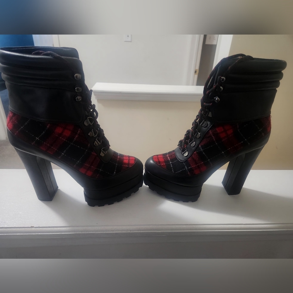 Brand NEW Jessica Simpson Red And Black Platform Heeled Boots - ILLROY RED COMBO